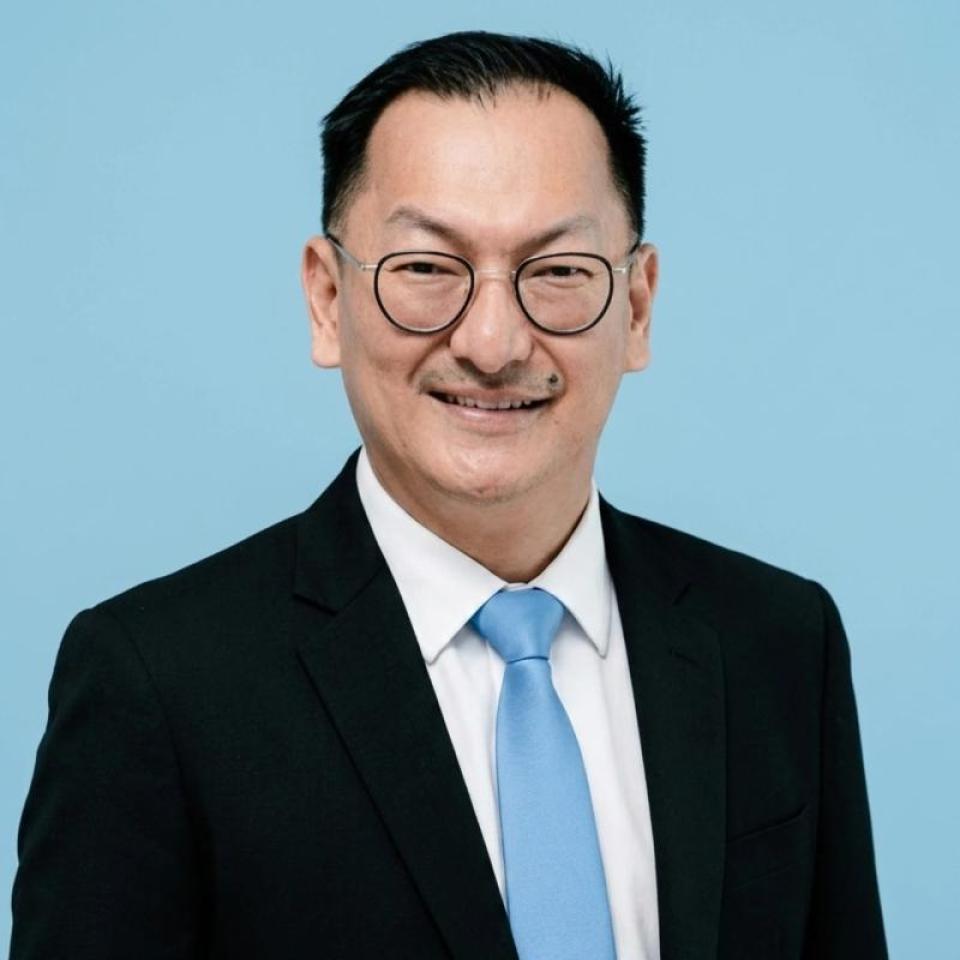 Dr. Isyak Meirobie, S.Sn., M.Si